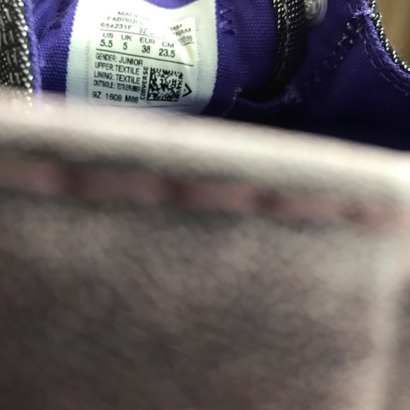 Converse - Picture 4 of 4